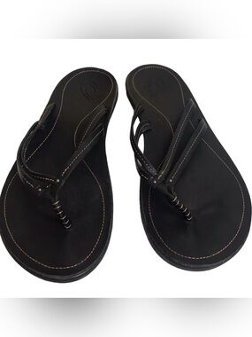 OluKai Black U’I Sahara Leather Thong Sandals with Contrast Stitching 9